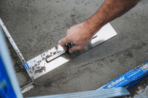 Rozsdamentes acél simító díszkavics felületekhez 405x80mm KUBALA